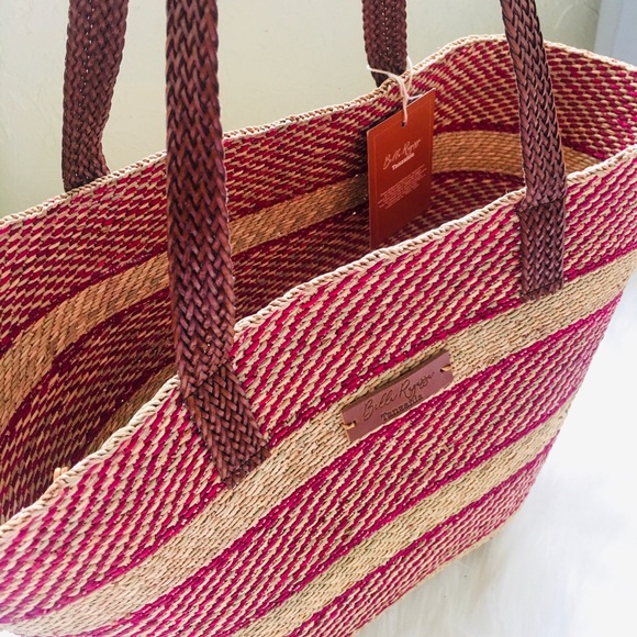 PRETTY - Picture 5 of 6